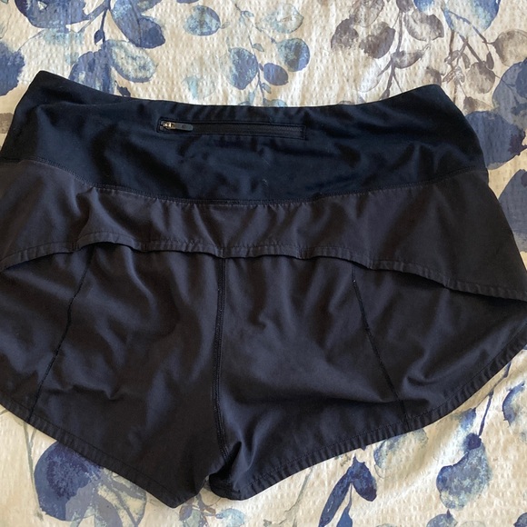 Lululemon Athletica Black speed up shorts - 2.5 inseam - Picture 2 of 6